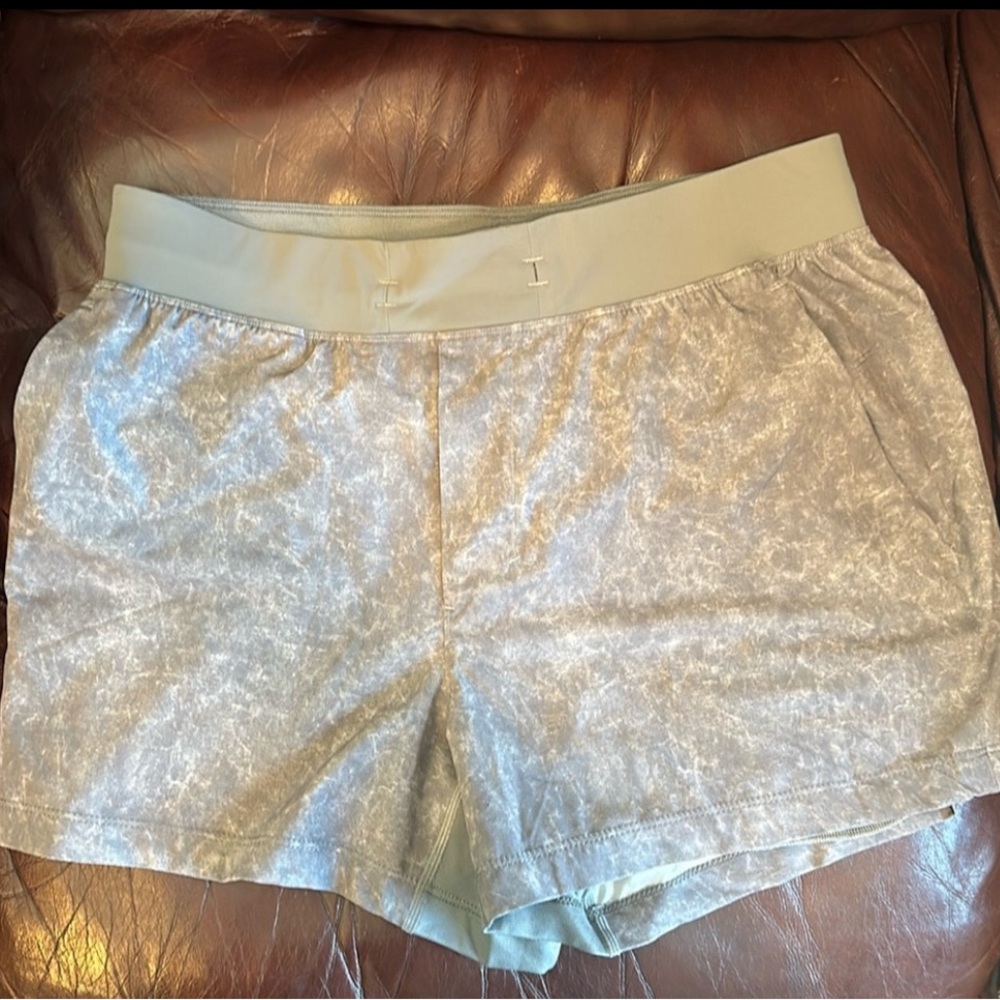 Lululemon T.H.E Linerless Short - 4” inseam